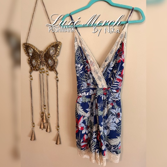 🌺Floral Romper by Kinnucans Size Large🌺 - Picture 1 of 5